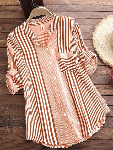 Gestreifte Damenbluse Mit Kurzen Ärmeln Und Taschen Für Den Sommer
