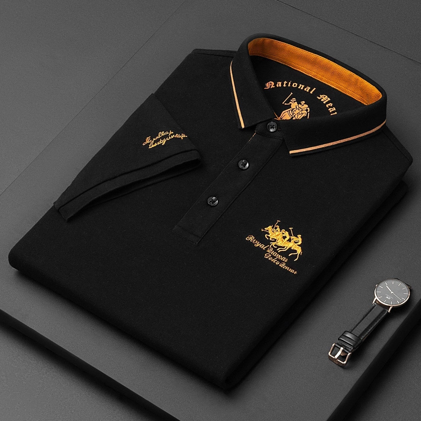 https://cdn.shopify.com/s/files/1/0657/5138/4294/files/Brand-Geborduurde-Katoenen-Polo-Shirt-Mannen-High-End-Luxe-Top-2022-Zomer-Casual-Revers-Korte-Mouwen_3d24f234-9e3c-4087-bf86-61ca61a232a7.jpg?v=1745941073
