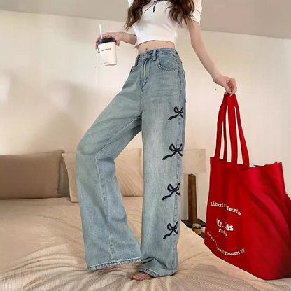Lockere Damenjeans Aus Denim Mit Schleifdetails Für Einen Lässigen Look