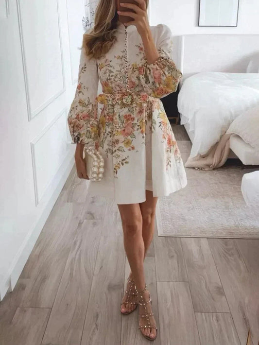 Trendy Damen-Minikleid Mit Druck Und Eleganten Knopfdetails Für Freizeit Und Festliche Anlässe