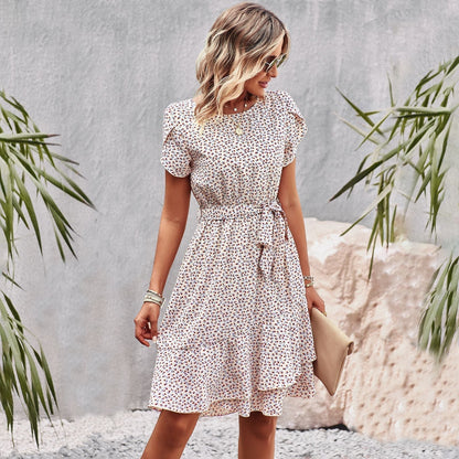 Elegantes Damenkleid mit Blumendruck und Gürtel – Leichtes Kleid für Gartenpartys und Freizeitaktivitäten