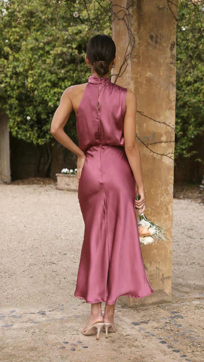 Elegantes Langärmeliges Abendkleid Aus Schimmerndem Stoff Für Formelle Anlässe