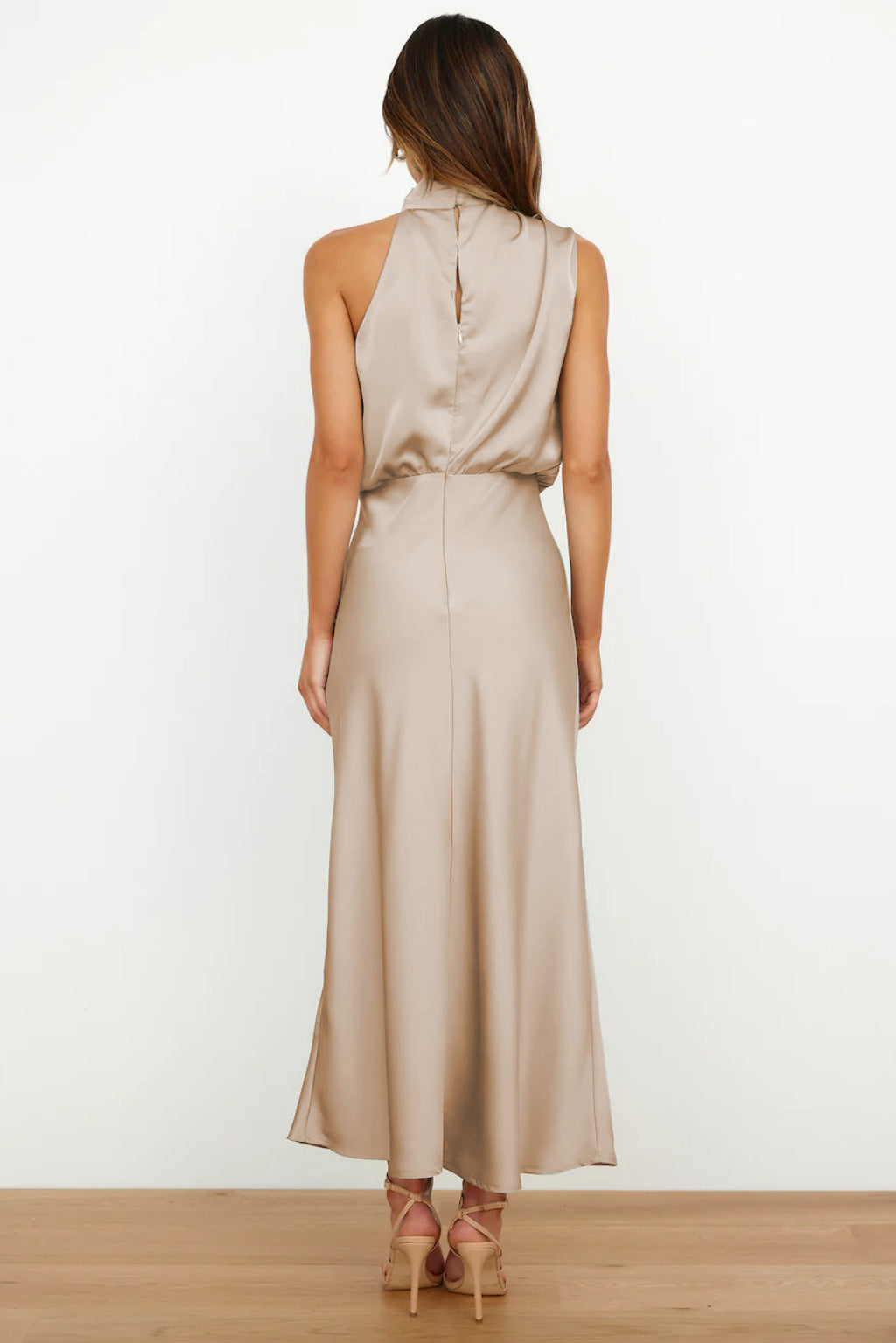 Langes Satin Halterneck Abendkleid Für Hochzeiten Und Elegante Anlässe