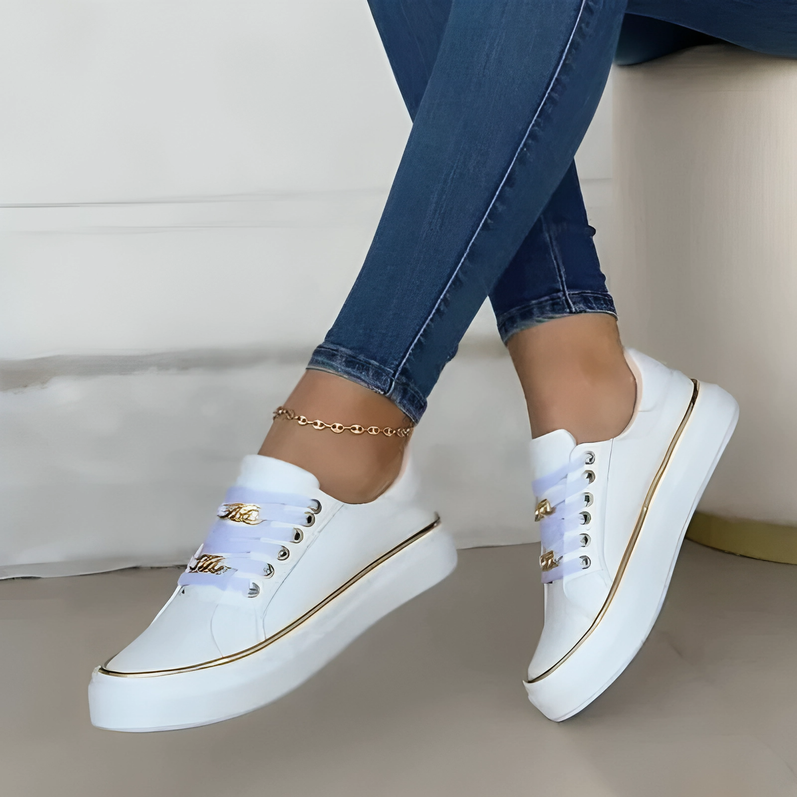 Trendige Schwarze Low-Top-Turnschuhe Mit Goldenen Akzenten Für Ganztägigen Komfort-4