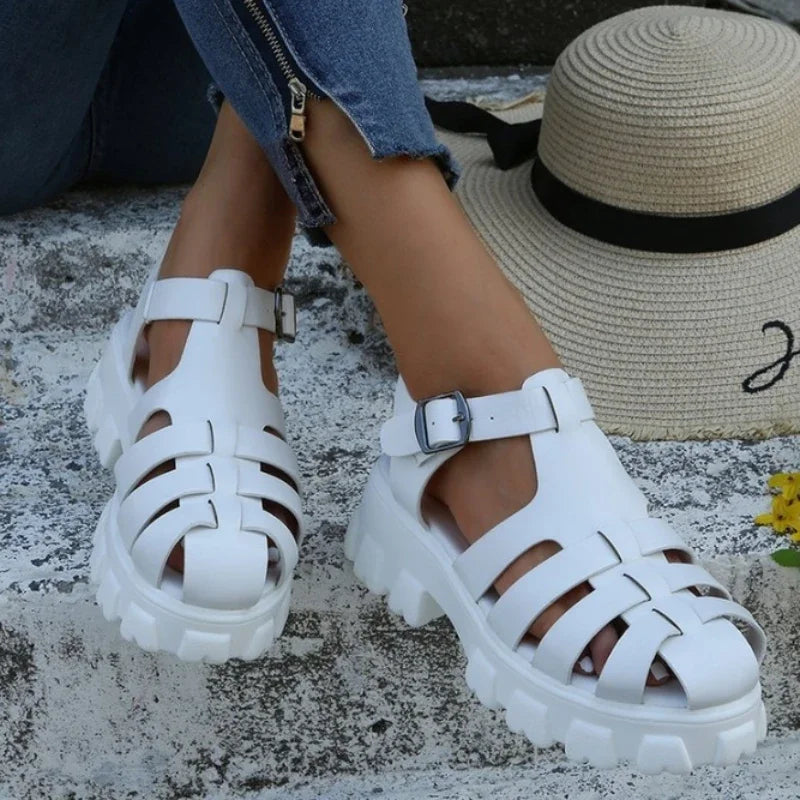 Bequeme Damen-Sandalen mit geschlossener Zehe – robuste Plateausohle, wasserabweisend, für den Sommer 2