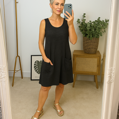 Ein luftiges Damen-Sommerkleid, perfekt für den Sommer