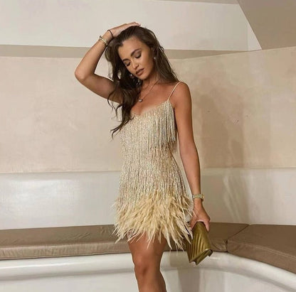 Elegantes Cocktailkleid Mit Federakzenten Für Festliche Anlässe Und Hochzeiten - Cocktailkleid Hochzeit Damen
