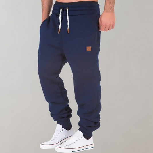 https://cdn.shopify.com/s/files/1/0657/5138/4294/files/Hoder-Joggingbroekvoorheren_5ad6e853-0d5c-4482-9f54-7f1268fc11bf.png?v=1745936259