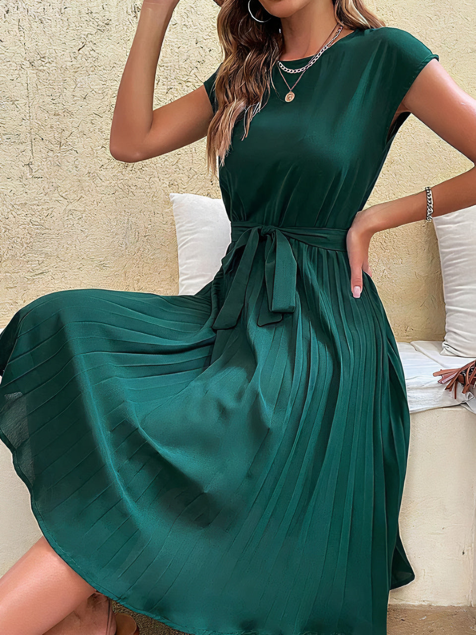 Leichtes & schmeichelhaftes Damenkleid – plissierter Schnitt, luftiges Material, für sonnige Tage 2