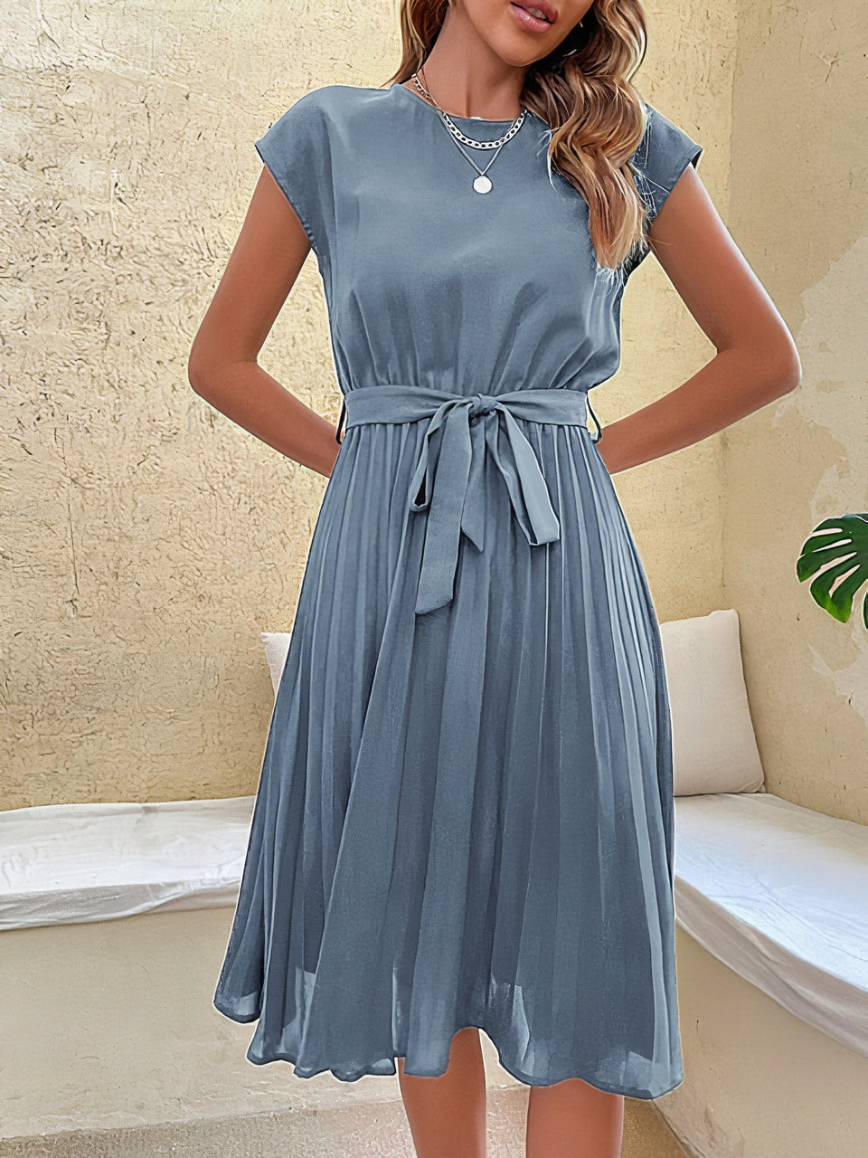 Leichtes & schmeichelhaftes Damenkleid – plissierter Schnitt, luftiges Material, für sonnige Tage 4