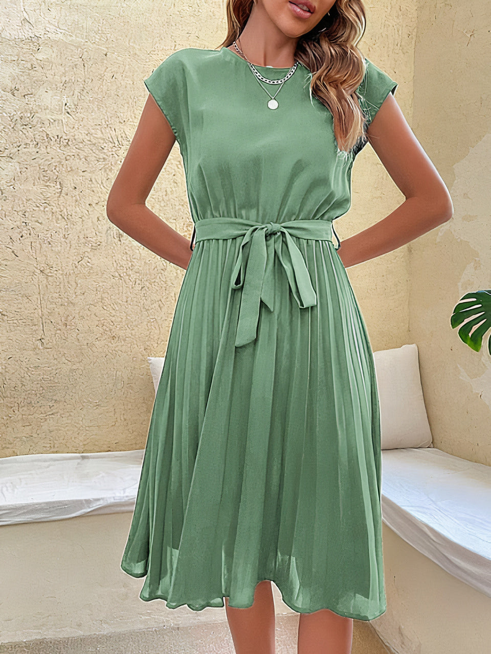 Leichtes & schmeichelhaftes Damenkleid – plissierter Schnitt, luftiges Material, für sonnige Tage 6