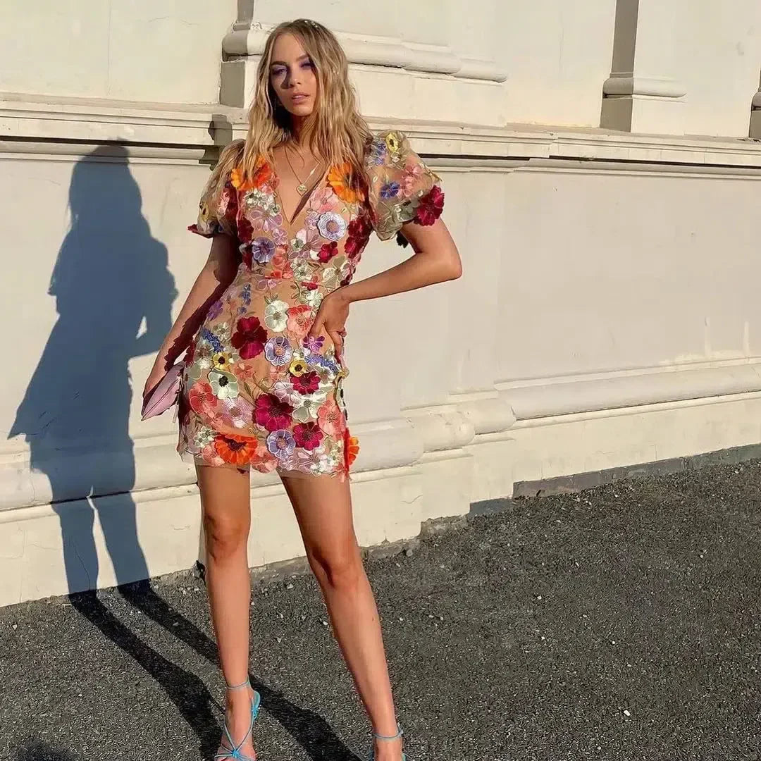 Blumen-Mini-Kleid für Damen mit tiefem V-Ausschnitt und Puffärmel, perfektes Kleid für Hochzeitsgast in Multi-Color