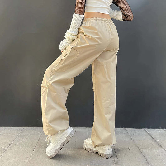 https://cdn.shopify.com/s/files/1/0657/5138/4294/files/Pantalon-parachute-beige-3_23eb126a-13f6-488a-bd33-53859f6b601c.jpg?v=1745941650