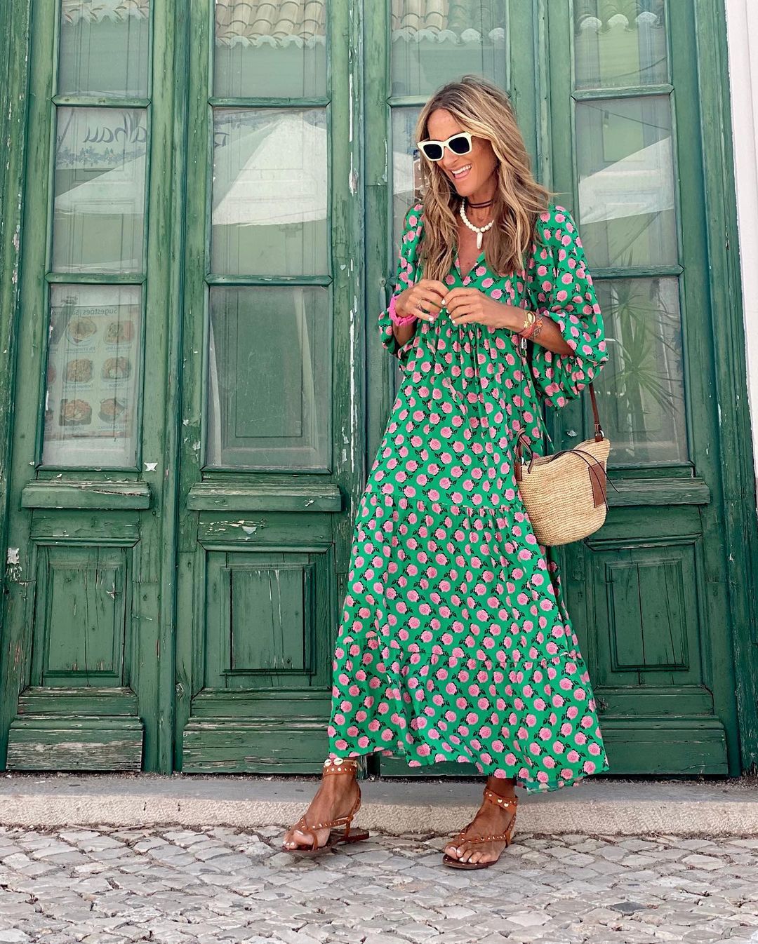 Elegantes Langarm-Maxikleid für Frauen mit Blumendesign, ideal für festliche Anlässe und besondere Feierlichkeiten