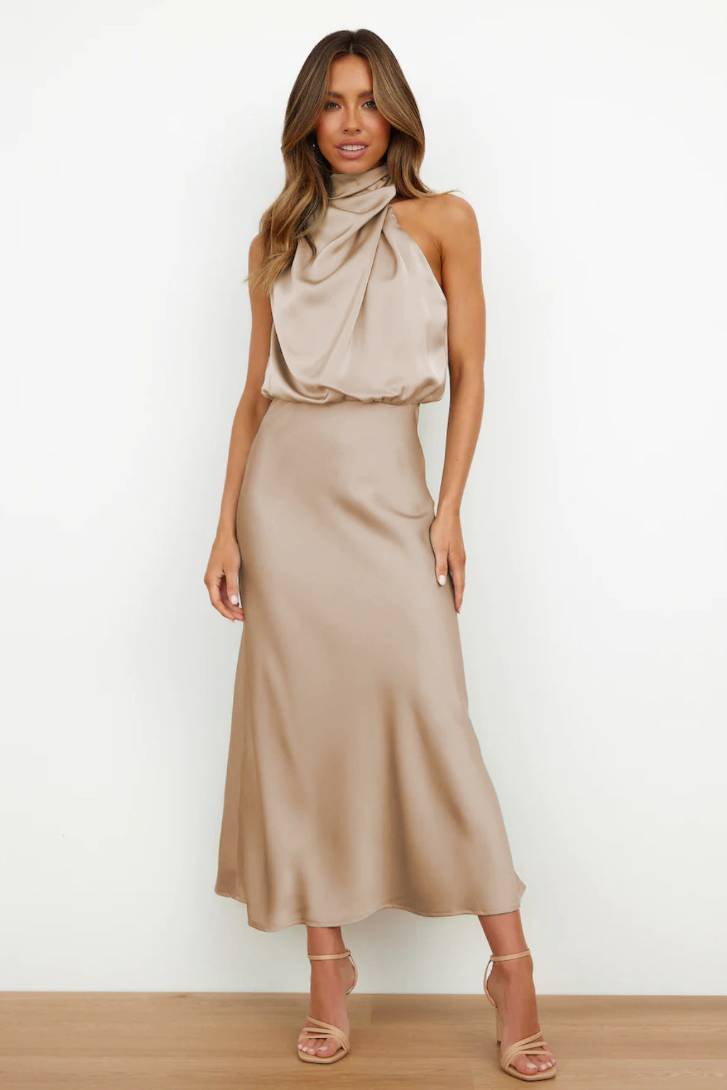 Langes Satin Halterneck Abendkleid Für Hochzeiten Und Elegante Anlässe