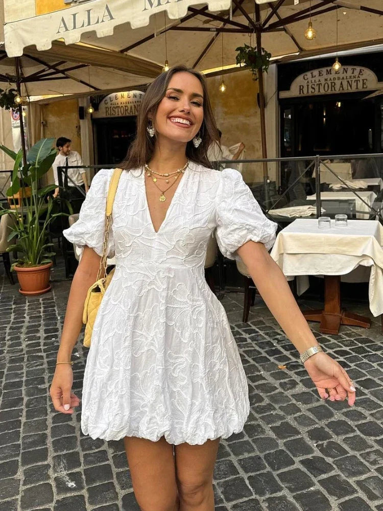Elegantes Weißes Damenkleid mit Exquisiten Details für Festliche Anlässe und Hochzeitsgäste - Cocktail Kleid