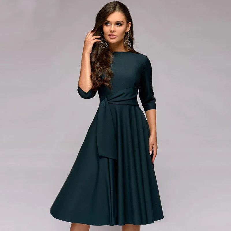 Zeitloses Damen Abendkleid – schmeichelnder Schnitt, hochwertige Materialien, für besondere Anlässe 0
