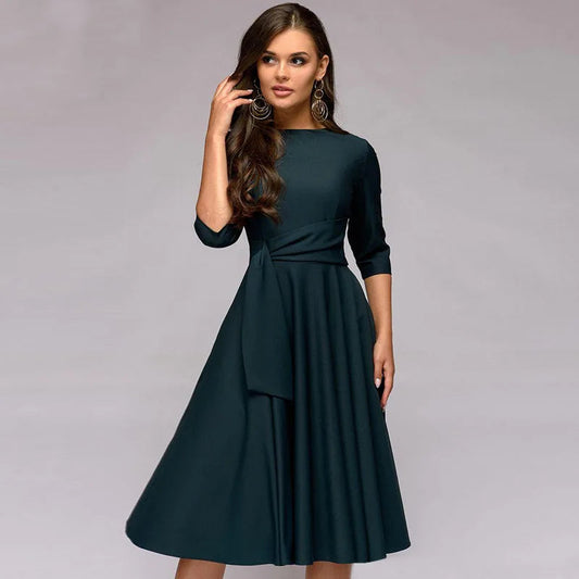 Zeitloses Damen Abendkleid – schmeichelnder Schnitt, hochwertige Materialien, für besondere Anlässe 0