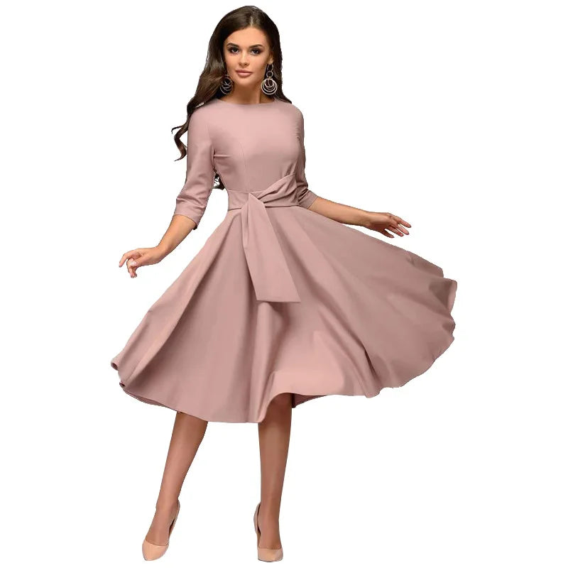 Zeitloses Damen Abendkleid – schmeichelnder Schnitt, hochwertige Materialien, für besondere Anlässe 2
