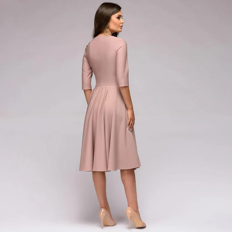 Zeitloses Damen Abendkleid – schmeichelnder Schnitt, hochwertige Materialien, für besondere Anlässe 3