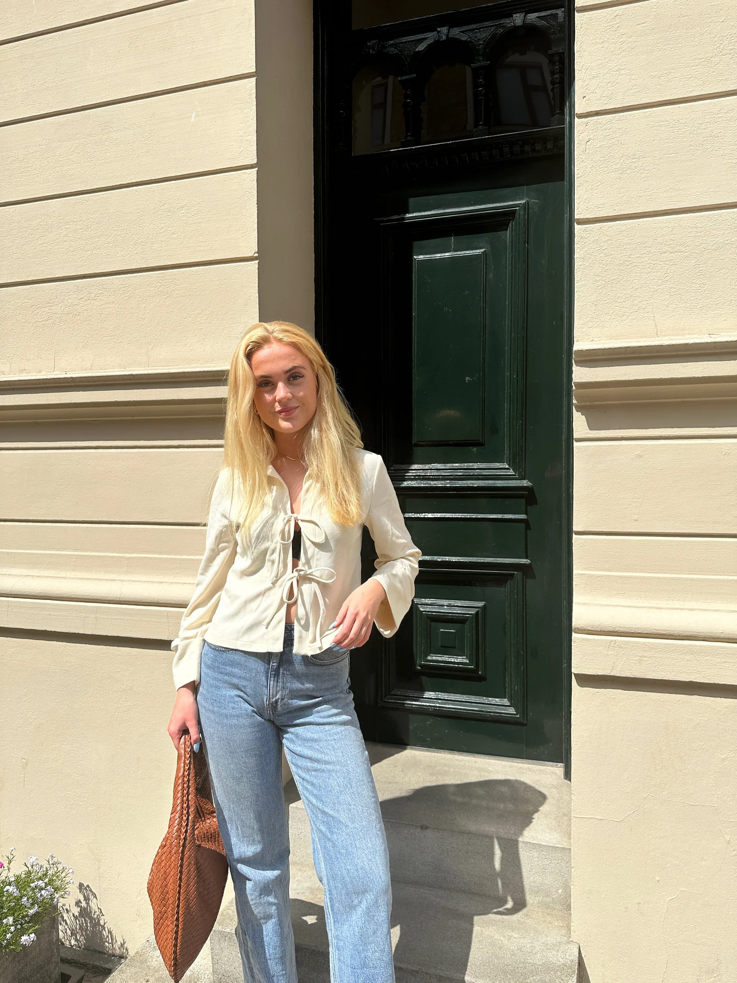 Elegante Seidenbluse Damen Mit Bugbändern Und Breiten Manschetten aus Luxuriösem Cupro-Stoff-5