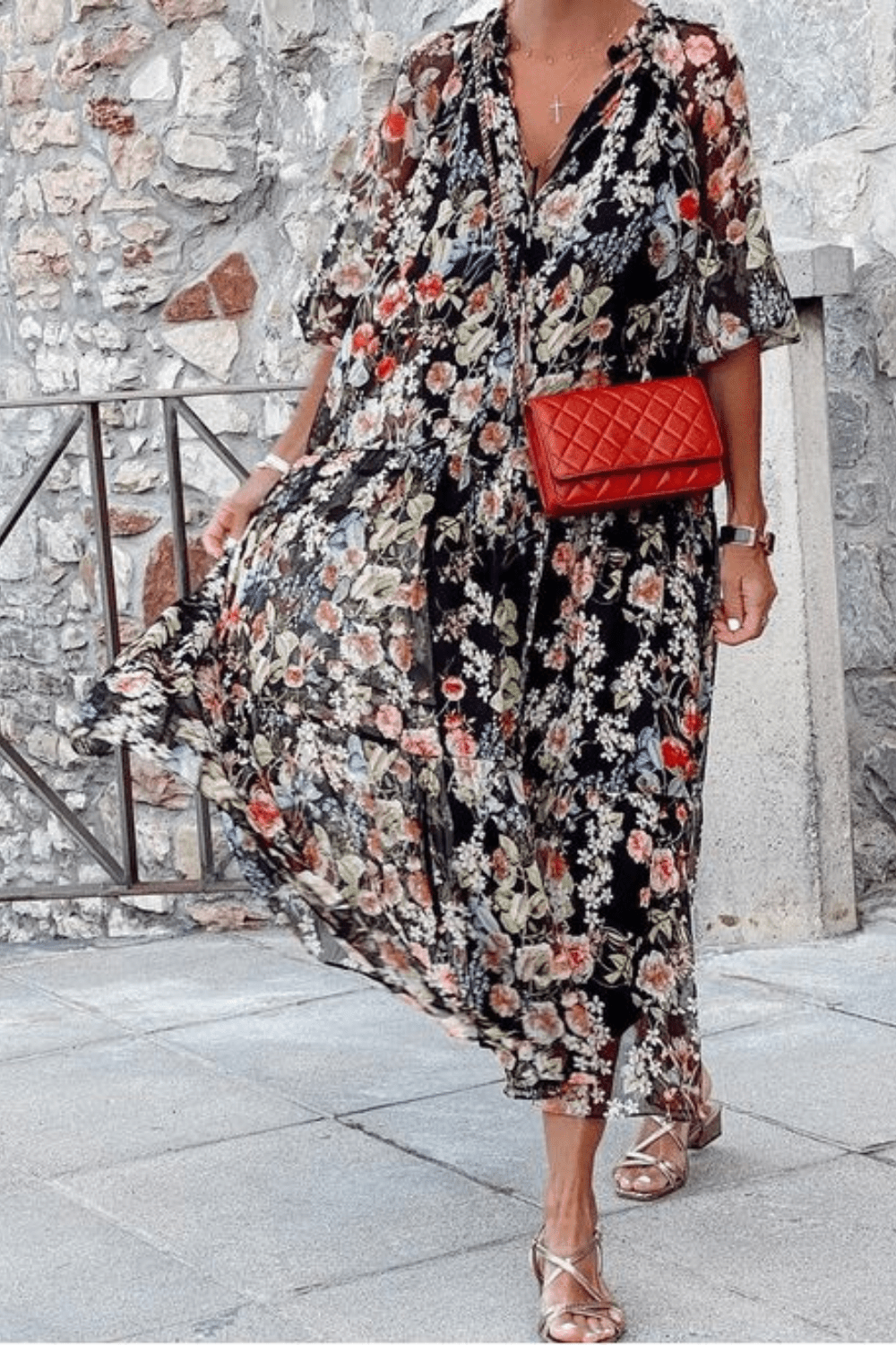 Komfortables Damenkleid mit V-Ausschnitt und Blumenmuster – Hochwertiger Stoff, Normale Passform, Vielseitiger Stil für Frühling und Sommer