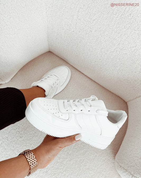 https://cdn.shopify.com/s/files/1/0657/5138/4294/files/ori-baskets-blanches-grosse-plateforme-12050_8c5831a6-66ea-4cfc-9afe-ae28c4d62bf9.jpg?v=1745595767